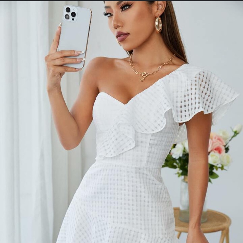 White One-Shoulder Dress